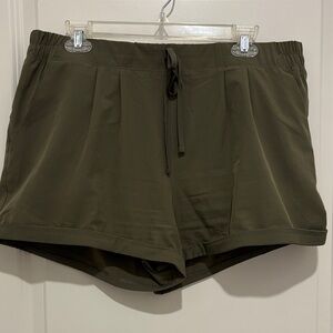 ZYIA Active Summer shorts XL Olive EUC